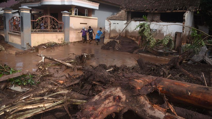 Foto-Foto Dampak Banjir Bandang di Banyuwangi, Ratusan Rumah Rusak - Bagian 3