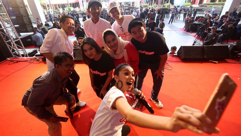 Cawagub Jatim Puti Guntur Soekarno Luncurkan Situs Areknom.com - Bagian 1