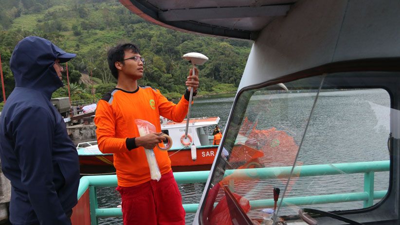 Tim SAR Gabungan Pasang Pendeteksi Kedalaman dan Kontur Danau Toba - Bagian 2