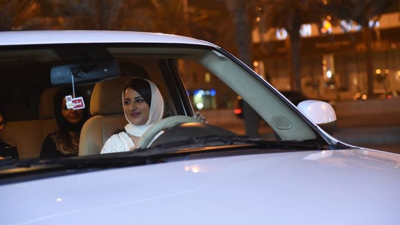  Foto-Foto Wanita Arab Saudi Bebas Mengemudi Mobil Mulai Hari Ini - Bagian 6