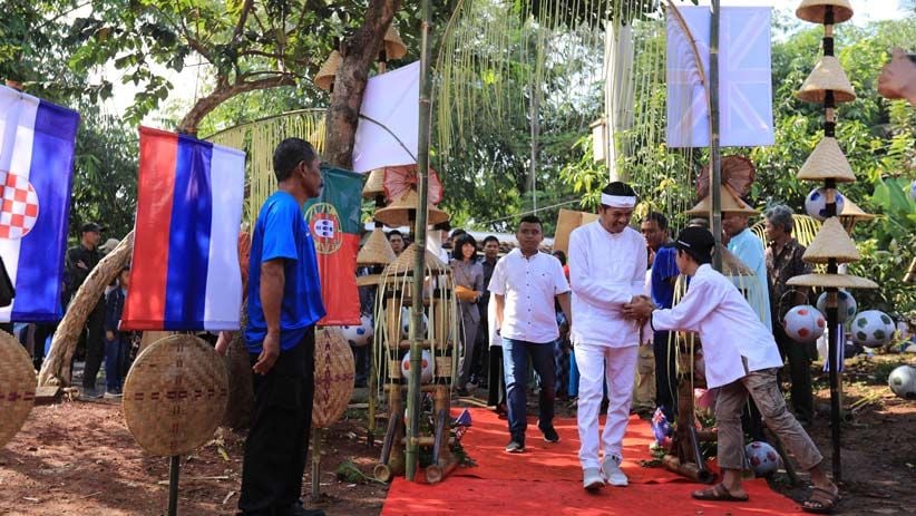 Dedi Mulyadi Nyoblos di TPS Bernuansa Piala Dunia - Bagian 3