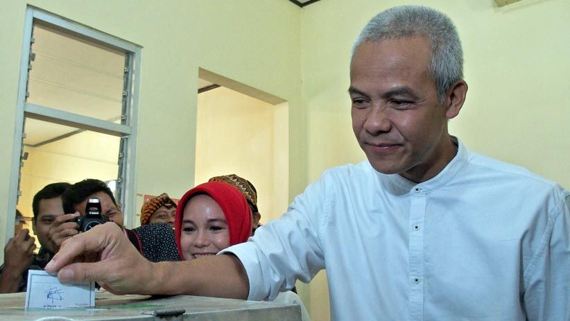 Cagub Jateng Ganjar Pranowo Nyoblos di TPS 2 Semarang - Bagian 3