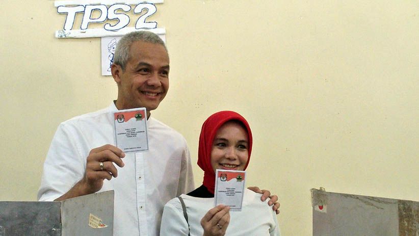 Cagub Jateng Ganjar Pranowo Nyoblos di TPS 2 Semarang - Bagian 2