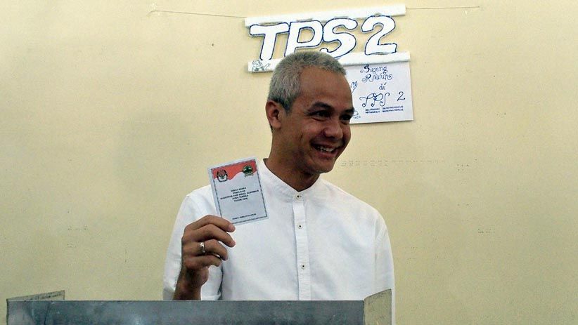 Cagub Jateng Ganjar Pranowo Nyoblos di TPS 2 Semarang - Bagian 4