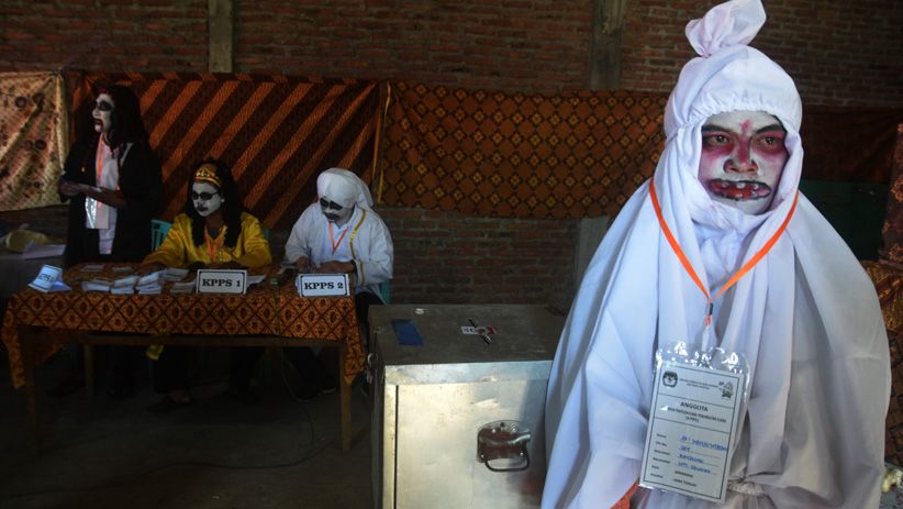 Horor, Pocong dan Kuntilanak Jadi Petugas TPS di Semarang - Bagian 5