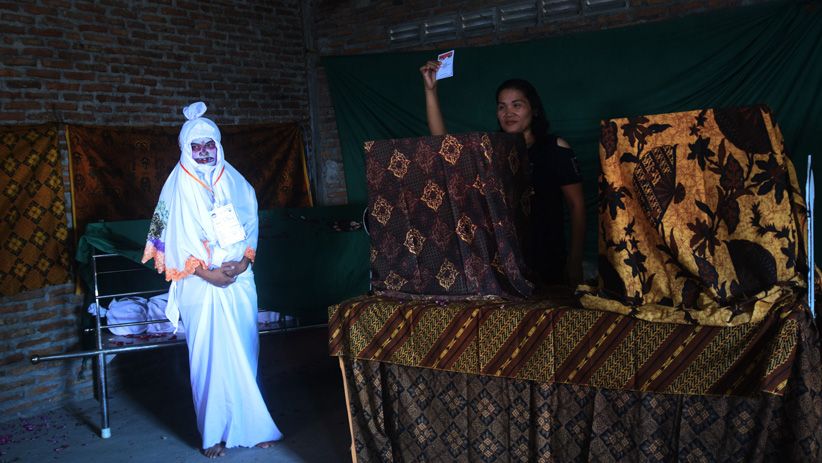 Horor, Pocong dan Kuntilanak Jadi Petugas TPS di Semarang - Bagian 1