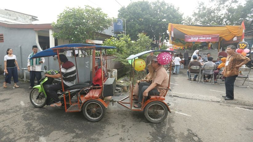 Pilgub Jabar, TPS 20 Depok Sediakan Becak untuk Pemilih Manula - Bagian 7