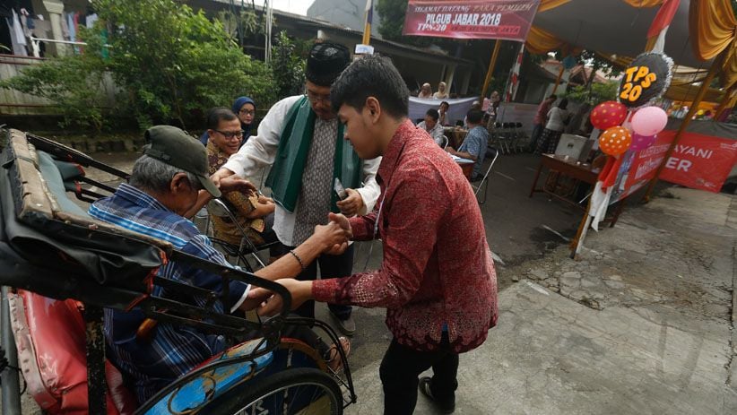 Pilgub Jabar, TPS 20 Depok Sediakan Becak untuk Pemilih Manula - Bagian 3