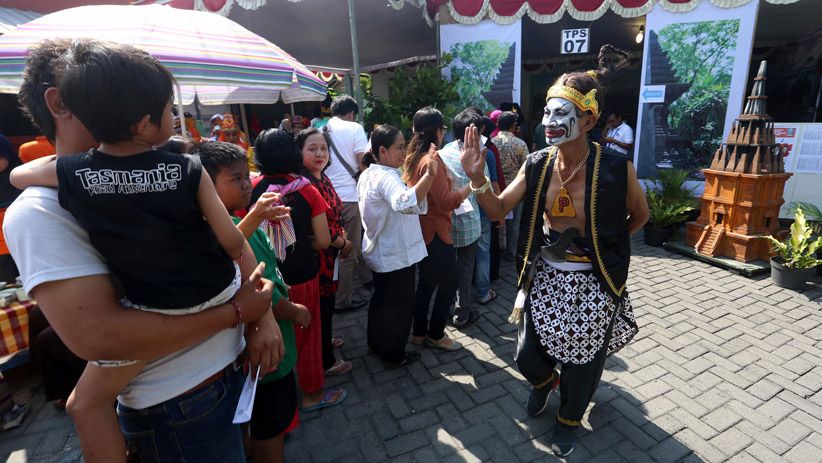 Berkonsep Budaya, TPS Ini Dijaga Tokoh-Tokoh Punakawan - Bagian 4