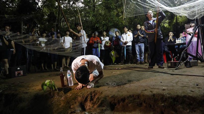 Militer AS Bantu Cari Tim Sepak Bola Remaja yang Hilang di Gua Thailand - Bagian 9