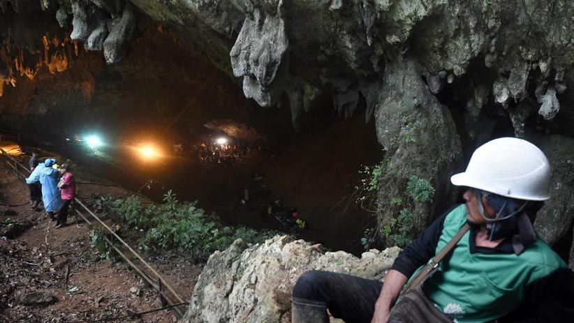 Militer AS Bantu Cari Tim Sepak Bola Remaja yang Hilang di Gua Thailand - Bagian 8