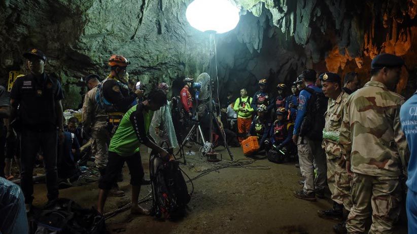 Militer AS Bantu Cari Tim Sepak Bola Remaja yang Hilang di Gua Thailand - Bagian 7