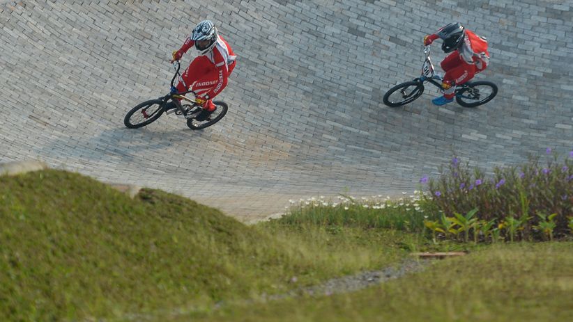 Gaya Wapres JK Naik Sepeda BMX saat Tinjau Venue Asian Games 2018 - Bagian 5