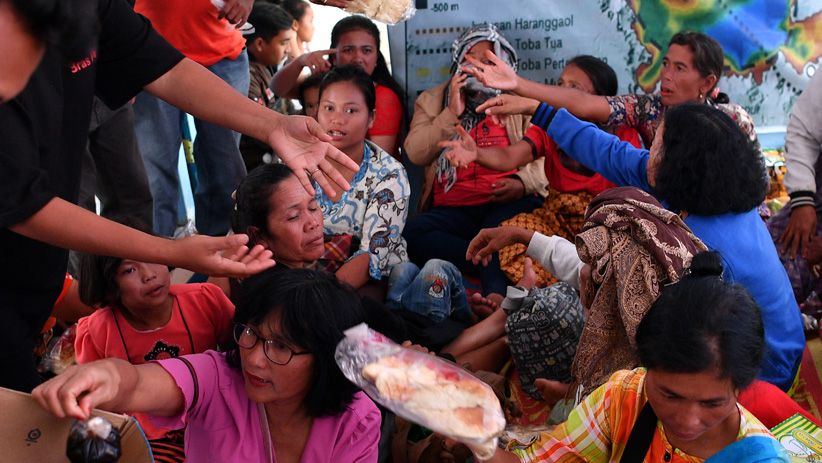 Tigaras Peduli Bagikan Konsumsi Gratis kepada Keluarga Korban KM Sinar Bangun - Bagian 2