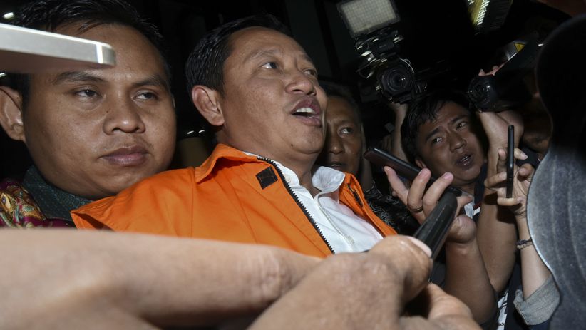 KPK Tahan Cagub Maluku Utara Ahmad Hidayat Mus - Bagian 3