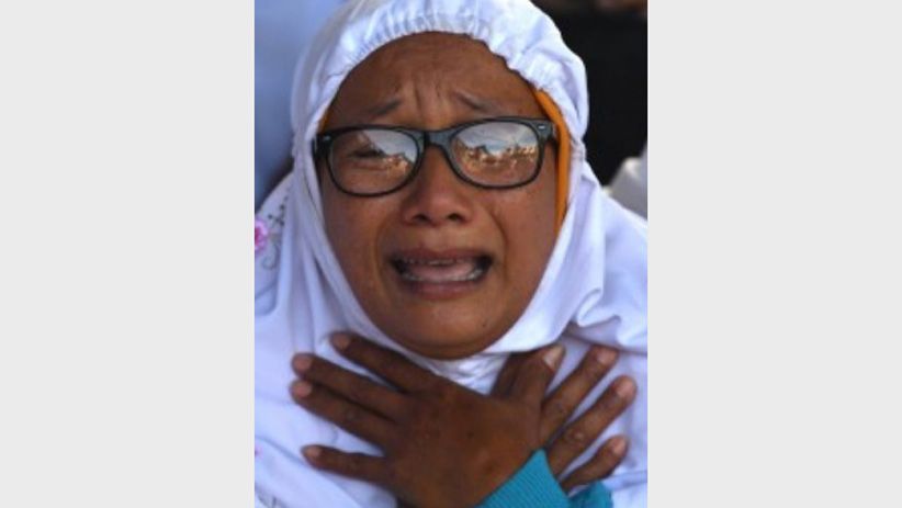 Keluarga Korban KM Sinar Bangun Salat Gaib di Danau Toba - Bagian 3