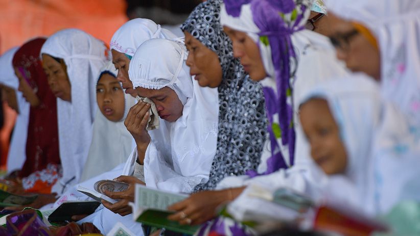 Keluarga Korban KM Sinar Bangun Salat Gaib di Danau Toba - Bagian 2