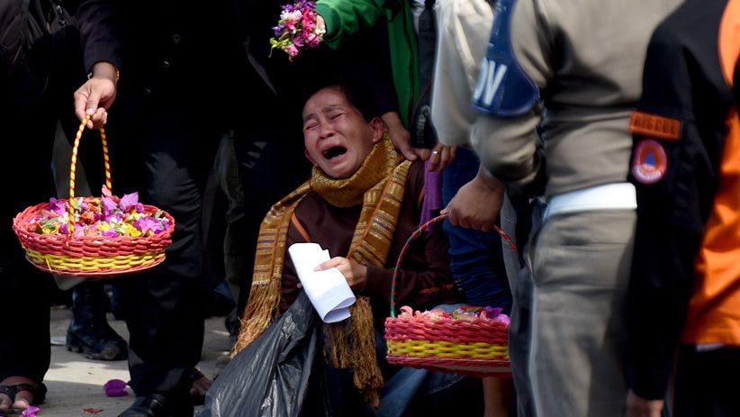 Pencarian Korban KM Sinar Bangun Dihentikan, Keluarga Menangis Histeris - Bagian 2