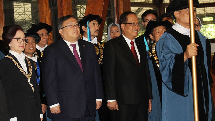 Berjasa dan Mengabdi, Menteri Bambang Terima Penghargaan dari ITB  - Bagian 6