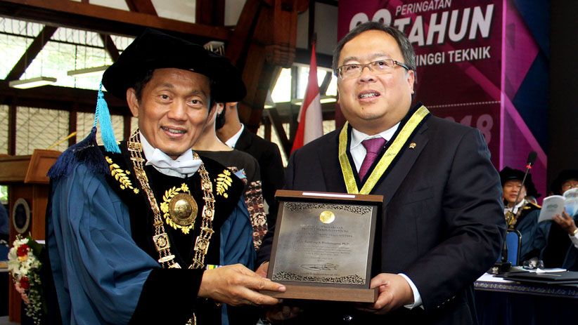 Berjasa dan Mengabdi, Menteri Bambang Terima Penghargaan dari ITB  - Bagian 2