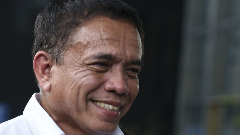 Tersenyum, Gubernur Aceh Irwandi Yusuf Tiba di KPK - Bagian 4