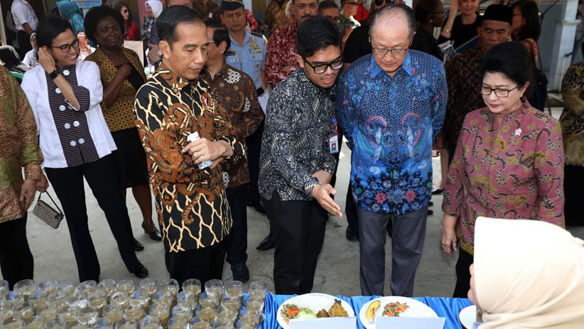 Jokowi Ajak Presiden Bank Dunia Blusukan ke Posyandu di Bogor - Bagian 6