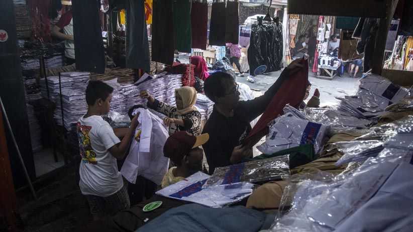 Penjualan Perlengkapan Sekolah Meningkat Jelang Tahun Ajaran Baru - Bagian 2