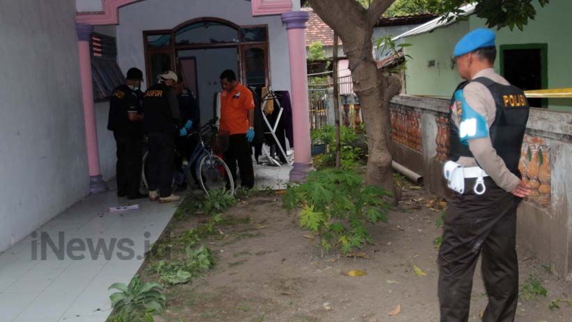 Polisi Sita Barang Bukti dari Rumah Kontrakan Pelaku Teror Bom Pasuruan - Bagian 2