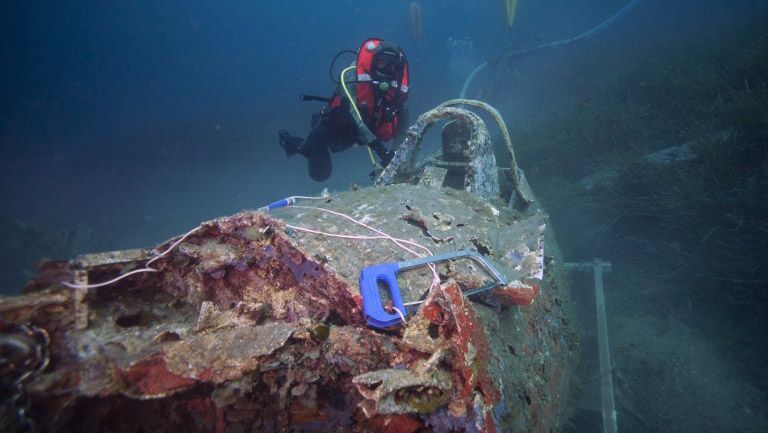 Foto Bangkai Pesawat Tempur AS yang Ditembak Jatuh di Laut Prancis - Bagian 6