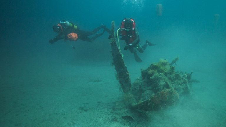 Foto Bangkai Pesawat Tempur AS yang Ditembak Jatuh di Laut Prancis - Bagian 5