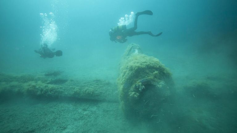 Foto Bangkai Pesawat Tempur AS yang Ditembak Jatuh di Laut Prancis - Bagian 2
