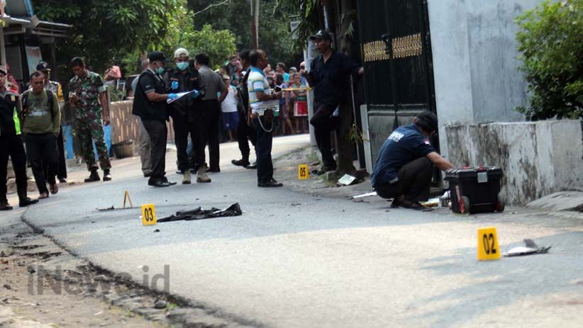 Polisi Olah TKP Ledakan Bom di Pasuruan - Bagian 5