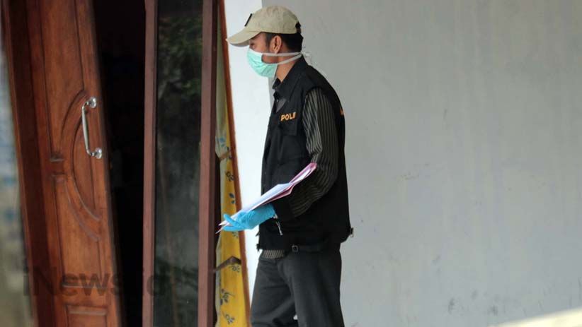 Polisi Olah TKP Ledakan Bom di Pasuruan - Bagian 6