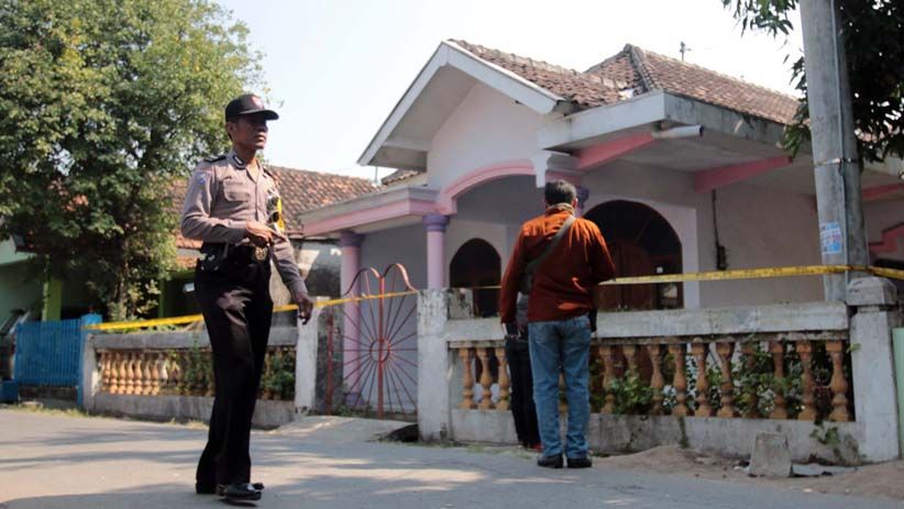 Lokasi Ledakan Bom Pasuruan Masih Dijaga Ketat - Bagian 2