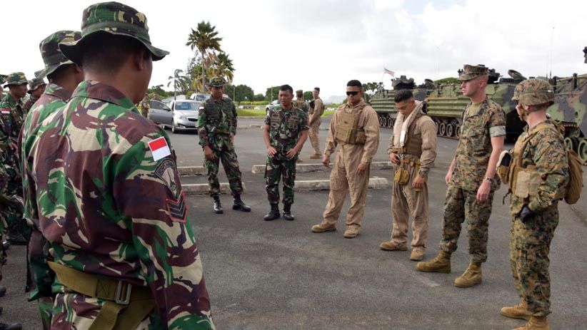 Prajurit Korps Marinir Indonesia dan Amerika Berlatih Evakuasi di Laut - Bagian 8