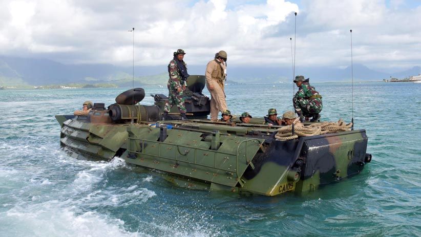 Prajurit Korps Marinir Indonesia dan Amerika Berlatih Evakuasi di Laut - Bagian 6