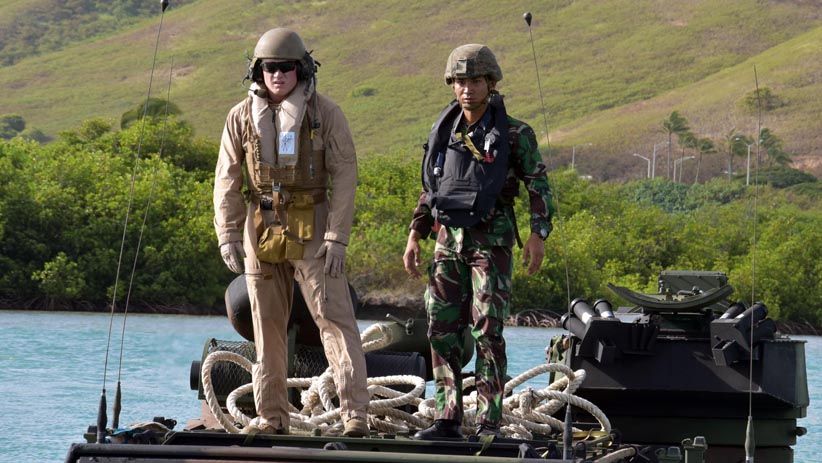 Prajurit Korps Marinir Indonesia dan Amerika Berlatih Evakuasi di Laut - Bagian 4