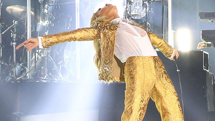 Tampil Perdana di Indonesia, Celine Dion Hibur Ribuan Penggemar - Bagian 7