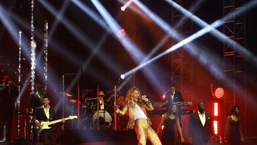 Tampil Perdana di Indonesia, Celine Dion Hibur Ribuan Penggemar - Bagian 3