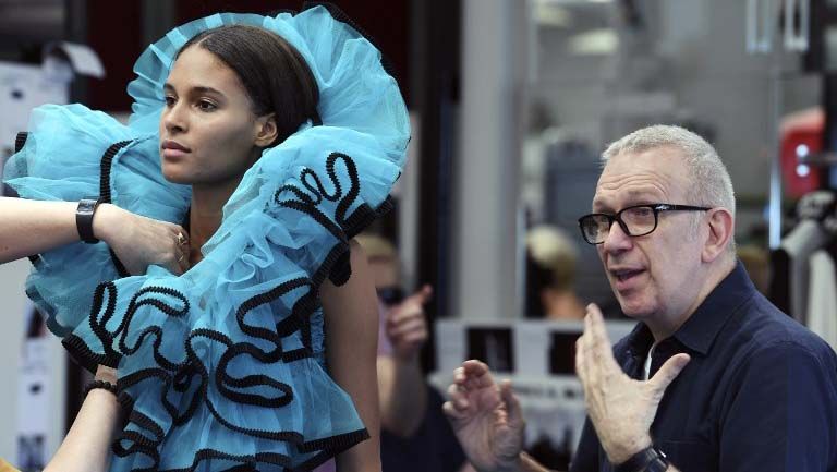 Intip Model Mencoba Busana Desainer Prancis Jean-Paul Gaultier - Bagian 3