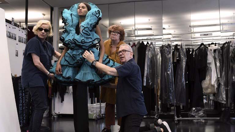 Intip Model Mencoba Busana Desainer Prancis Jean-Paul Gaultier - Bagian 2