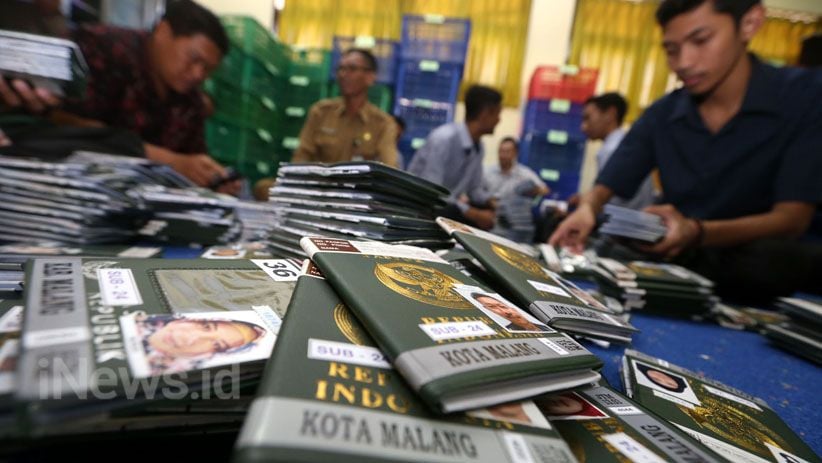 PPIH Embarkasi Surabaya Sesuaikan Paspor dan Visa Haji 2018 - Bagian 2