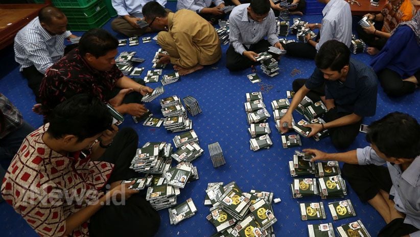 PPIH Embarkasi Surabaya Sesuaikan Paspor dan Visa Haji 2018 - Bagian 4