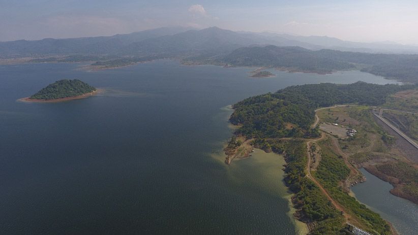 Diresmikan Era Jokowi, Begini Penampakan Waduk Jatigede dari Udara - Bagian 3