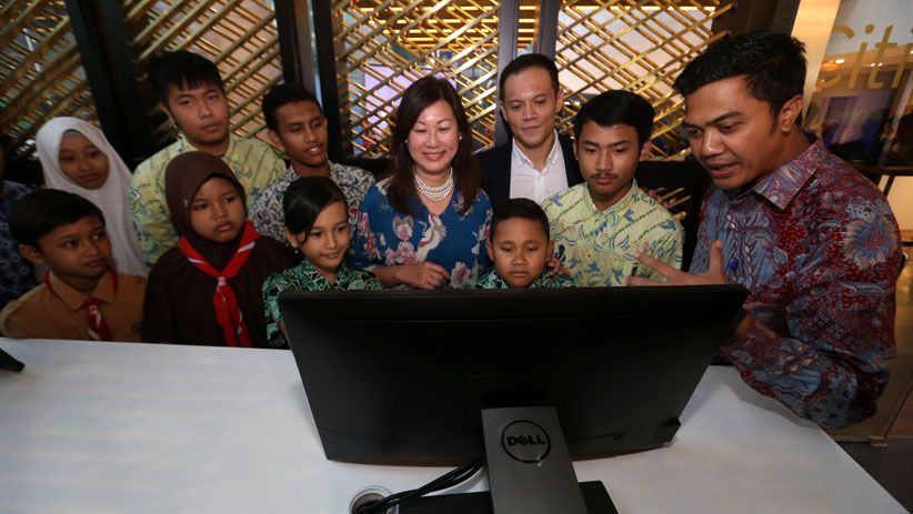 Siapkan Generasi Digital, Citi Indonesia Donasikan 50 Komputer di Surabaya - Bagian 2