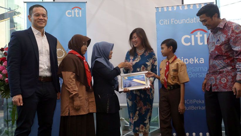 Siapkan Generasi Digital, Citi Indonesia Donasikan 50 Komputer di Surabaya - Bagian 5