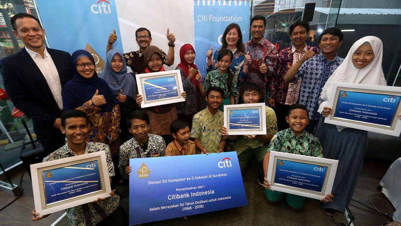 Siapkan Generasi Digital, Citi Indonesia Donasikan 50 Komputer di Surabaya - Bagian 3