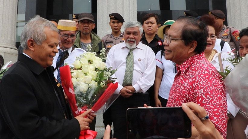 Rizal Ramli Kirim Bunga untuk Hakim MK yang Setuju PT Nol Persen - Bagian 2
