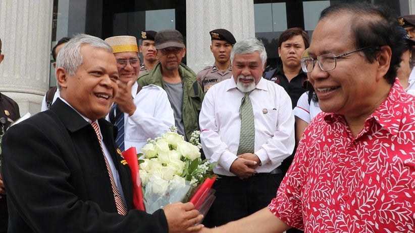 Rizal Ramli Kirim Bunga untuk Hakim MK yang Setuju PT Nol Persen - Bagian 3