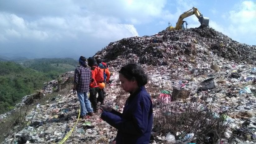 Tim SAR Kesulitan Cari Pemulung Tertimbun Longsoran Sampah di Malang - Bagian 3